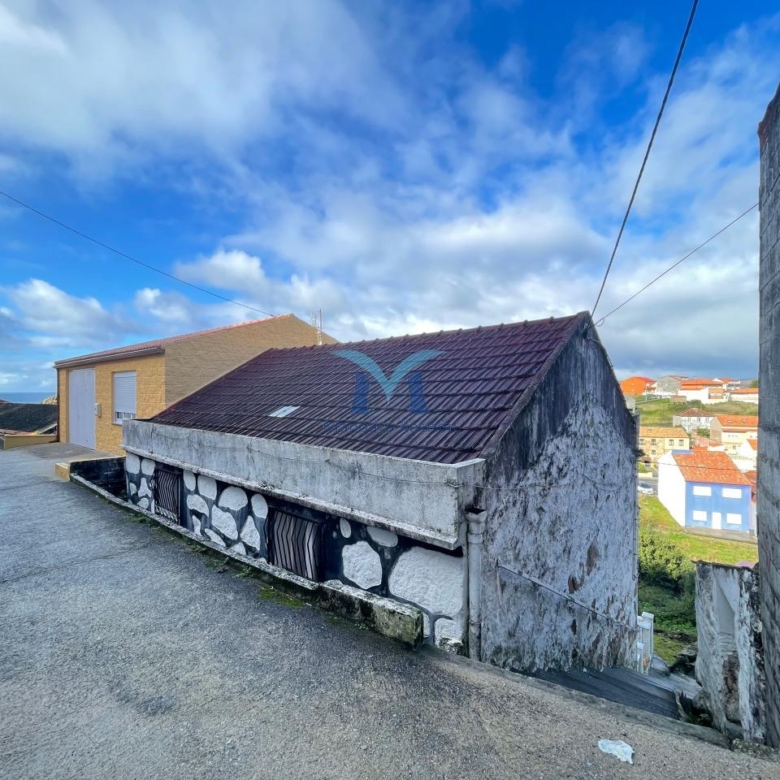 Casa de piedra para reformar a 300 m de la playa en O Pindo (Carnota)