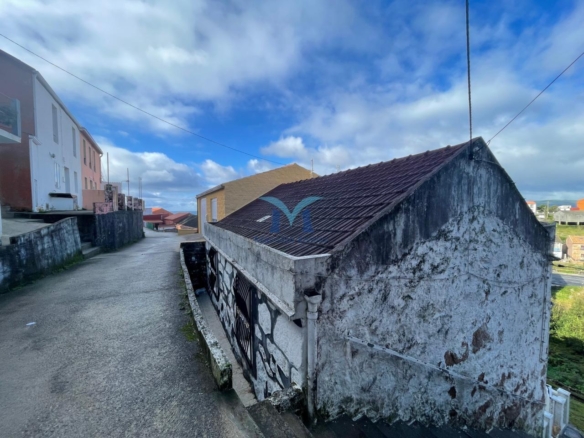 Casa de piedra para reformar a 300 m de la playa en O Pindo (Carnota)