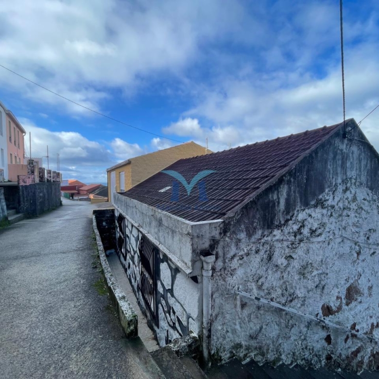 Casa de piedra para reformar a 300 m de la playa en O Pindo (Carnota)