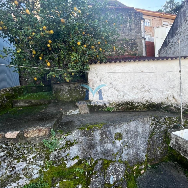 Casa de piedra para reformar a 300 m de la playa en O Pindo (Carnota)