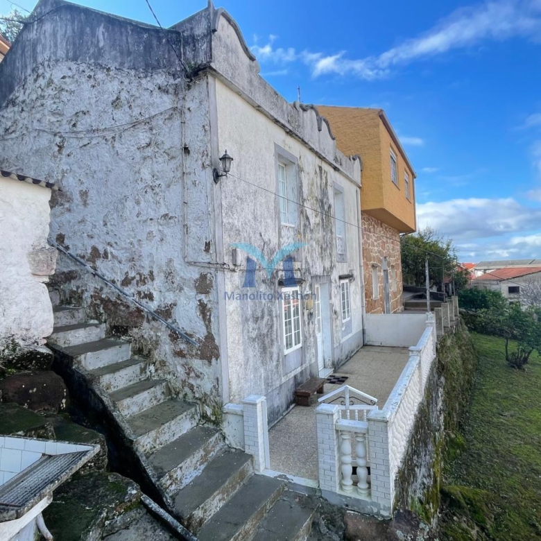 Casa de piedra para reformar a 300 m de la playa en O Pindo (Carnota)