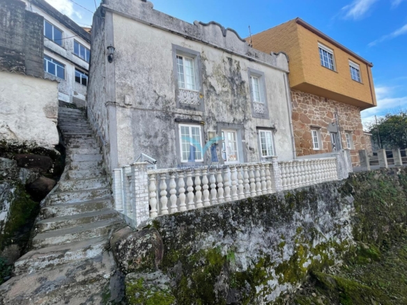 Casa de piedra para reformar a 300 m de la playa en O Pindo (Carnota)