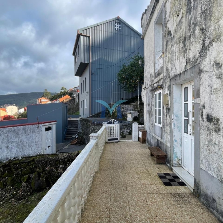 Casa de piedra para reformar a 300 m de la playa en O Pindo (Carnota)