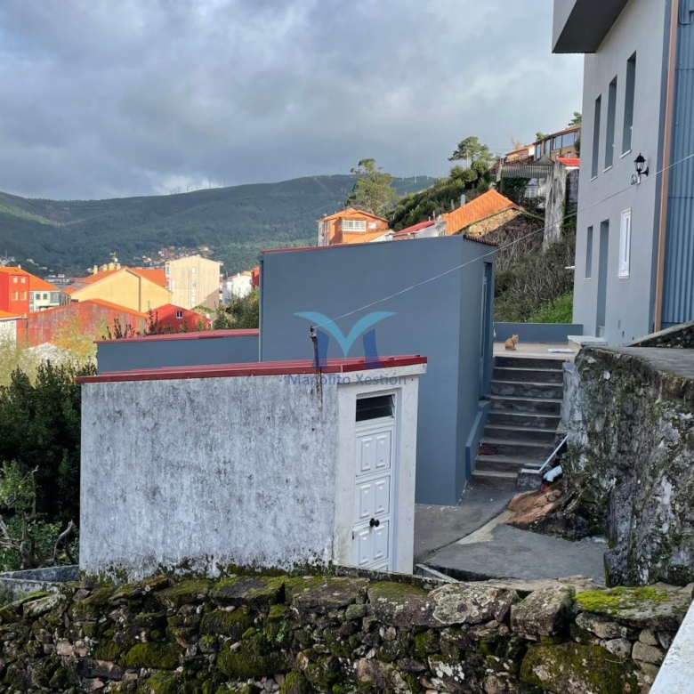 Casa de piedra para reformar a 300 m de la playa en O Pindo (Carnota)