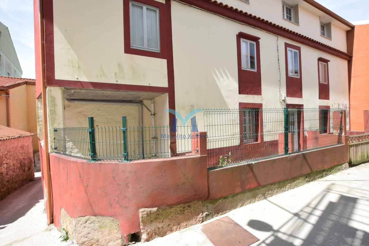 Casa de Piedra con Terreno y Vistas al Mar