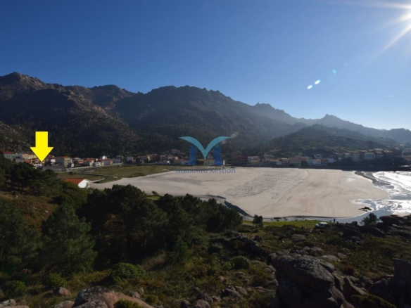 Casa de Piedra con Terreno y Vistas al Mar