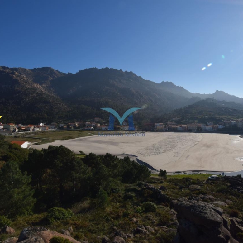 Casa de Piedra con Terreno y Vistas al Mar