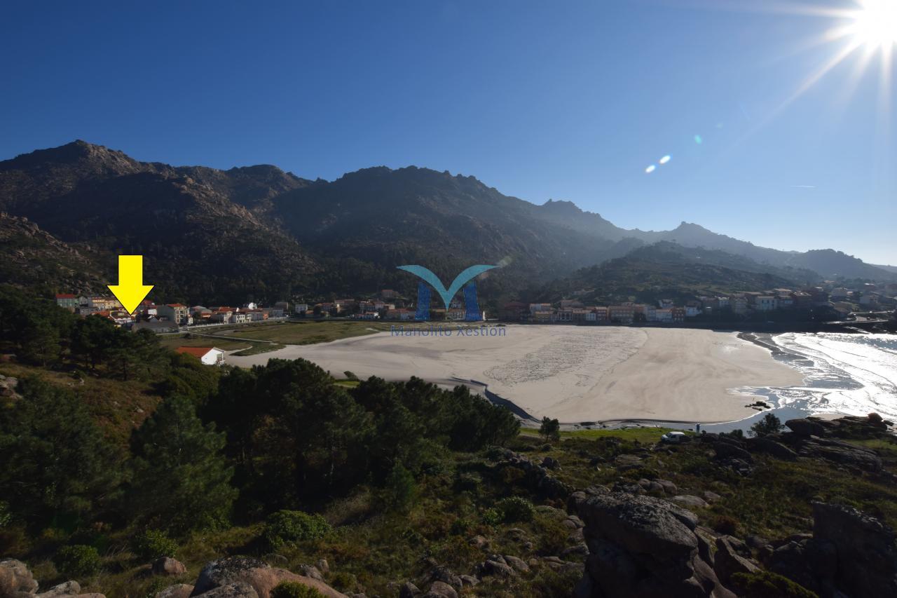Casa de Piedra con Terreno y Vistas al Mar