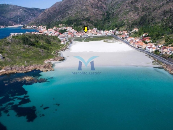 Casa de Piedra con Terreno y Vistas al Mar