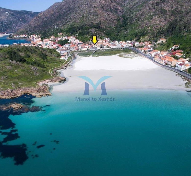 Casa de Piedra con Terreno y Vistas al Mar
