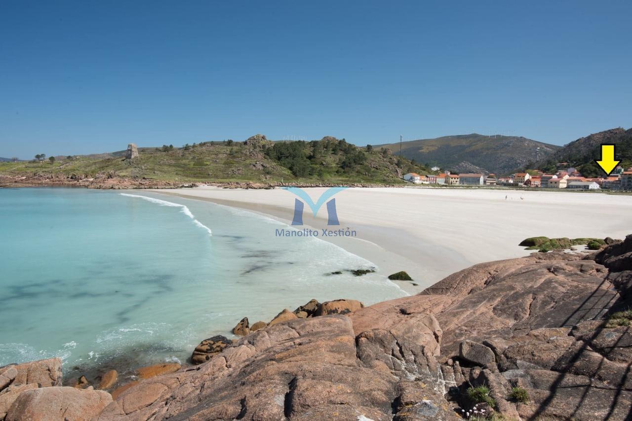 Casa de Piedra con Terreno y Vistas al Mar