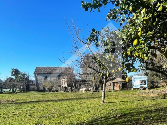 SE VENDE TERRENO CON PROYECTO DE CASA MODERNA DE UNA SOLA PLANTA PROXIMO A PONTEVEDRA