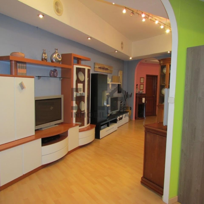 ALQUILER LOCAL 1.300M2 PIÑEIRAL