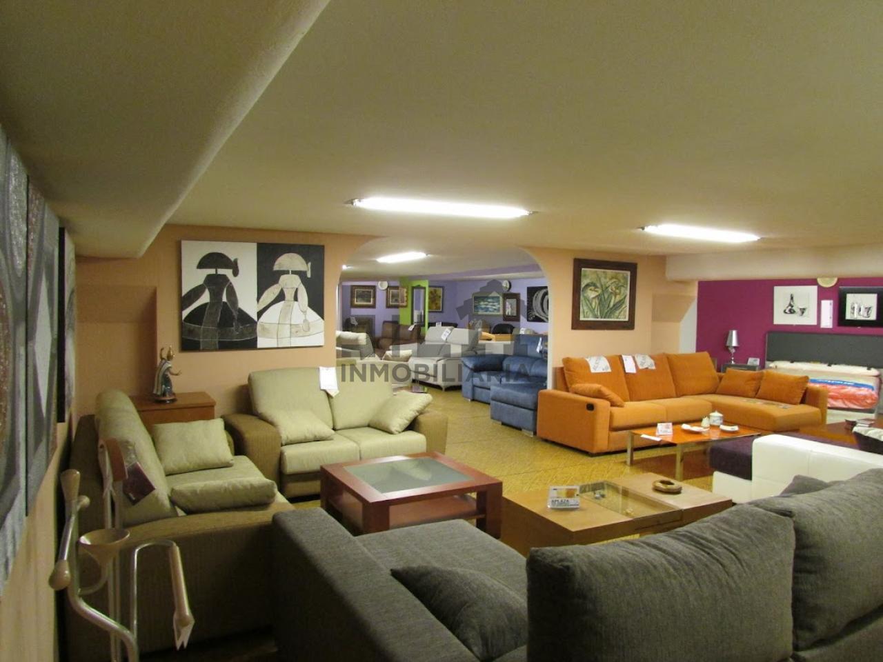 ALQUILER LOCAL 1.300M2 PIÑEIRAL