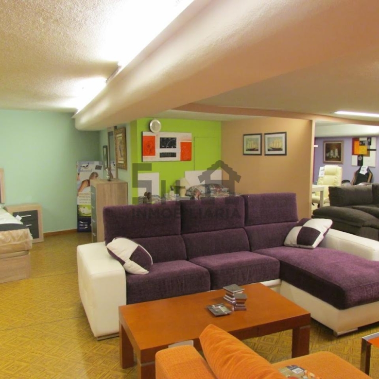 ALQUILER LOCAL 1.300M2 PIÑEIRAL