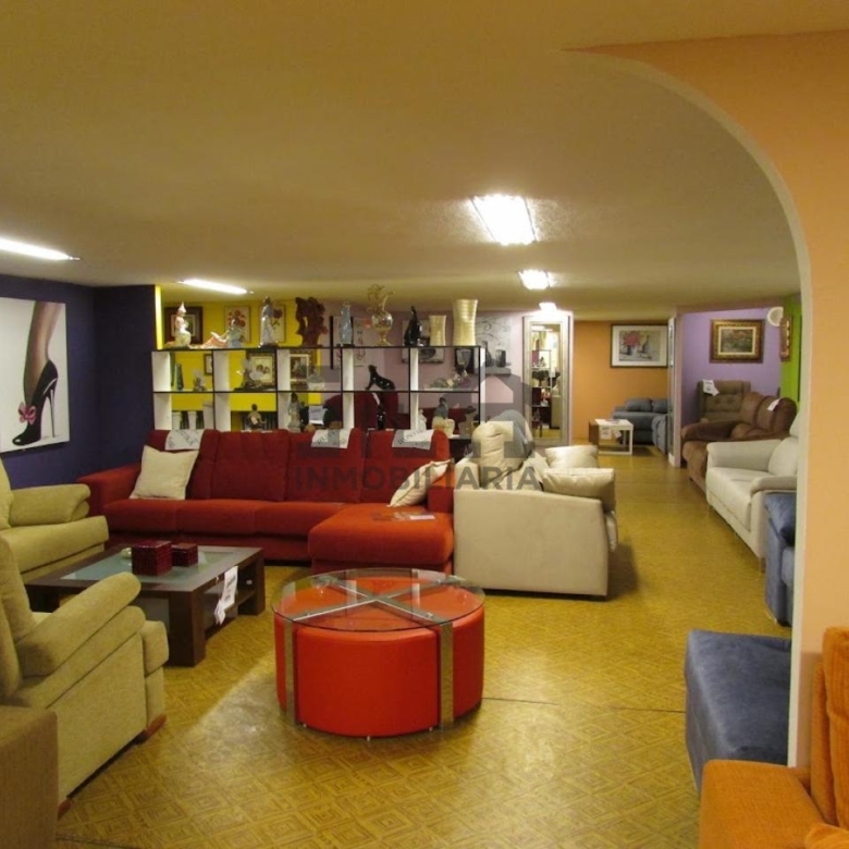 ALQUILER LOCAL 1.300M2 PIÑEIRAL