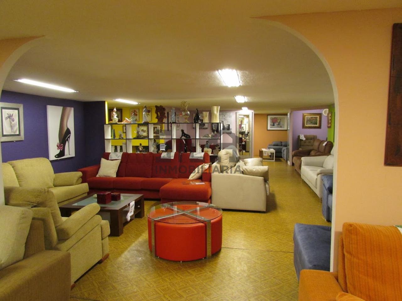 ALQUILER LOCAL 1.300M2 PIÑEIRAL