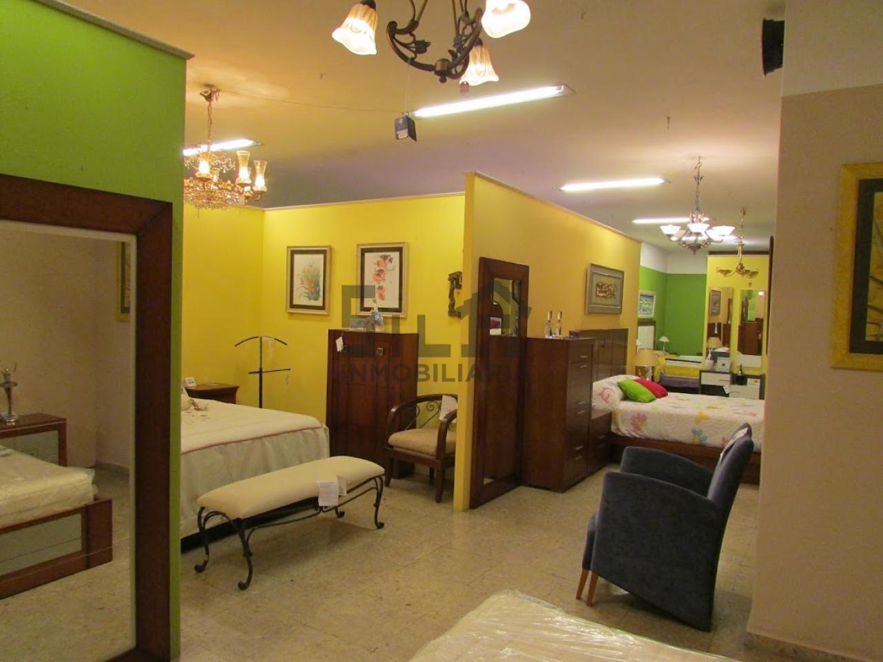 ALQUILER LOCAL 1.300M2 PIÑEIRAL