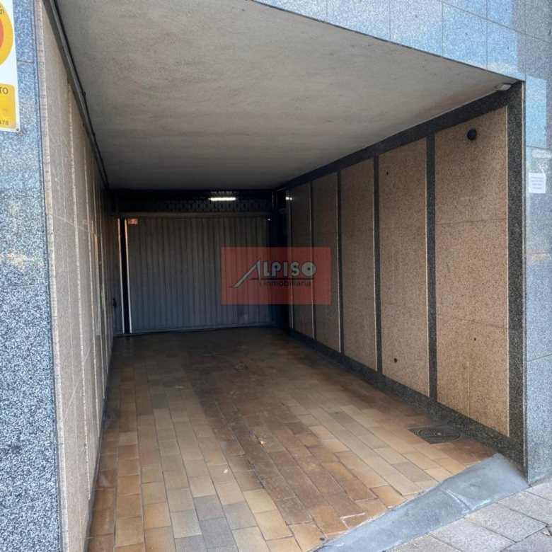 Plaza para coche en Ourense