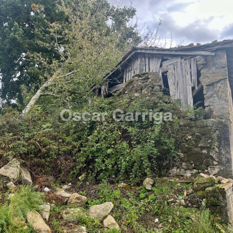 CASA PARA REFORMAR, MÁS SOLAR INDEPENDIENTE CON CASA EN RUINAS DE PIEDRA DEL PAÍS APROVECHABLE. LAIANTES DE ARRIBA, MASIDE, OURENSE (GALICIA)