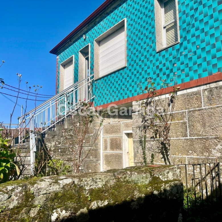 CASA CÉNTRICA, CON JARDÍN, FANTÁSTICAS PAREDES DE PIEDRA, TEJADO Y CANALONES NUEVOS. CEA, OURENSE (GALICIA)