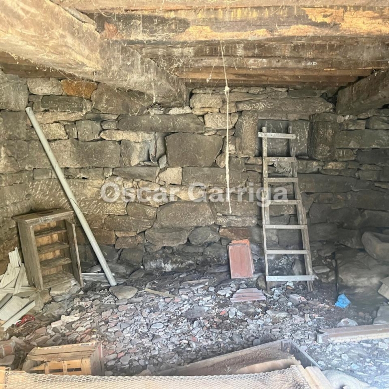 CASA CÉNTRICA, CON JARDÍN, FANTÁSTICAS PAREDES DE PIEDRA, TEJADO Y CANALONES NUEVOS. CEA, OURENSE (GALICIA)
