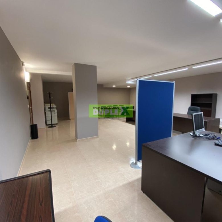 Oficina en alquiler o venta en pleno centro de Pontevedra – Ubicación estratégica