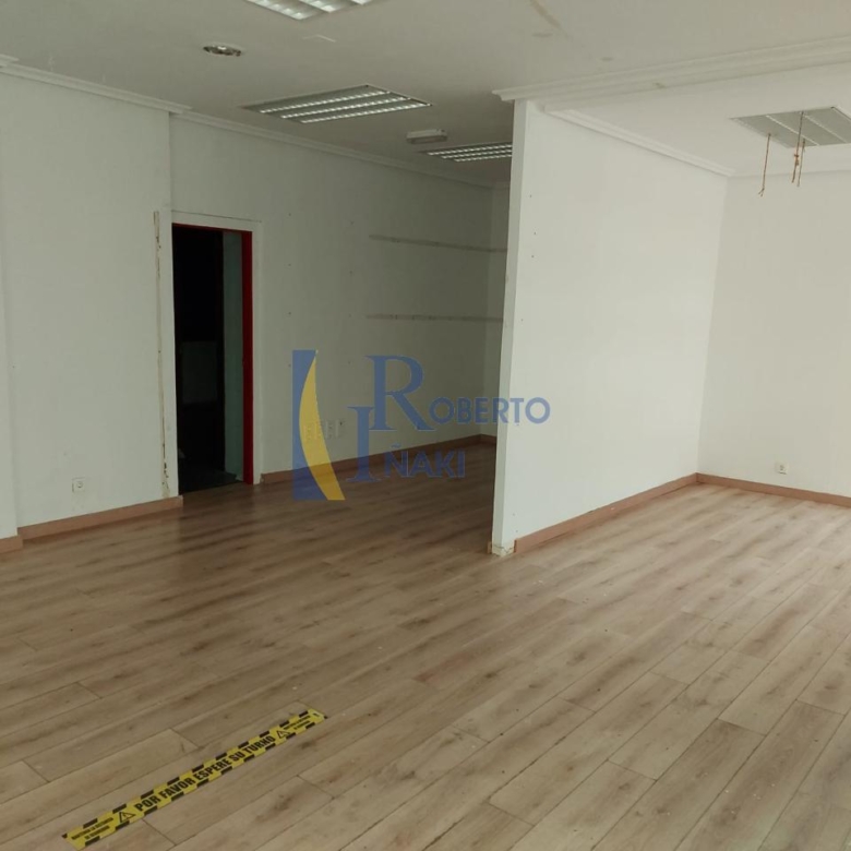 CASA CENTRICA CON LOCAL COMERCIAL