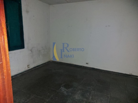 CASA CENTRICA CON LOCAL COMERCIAL