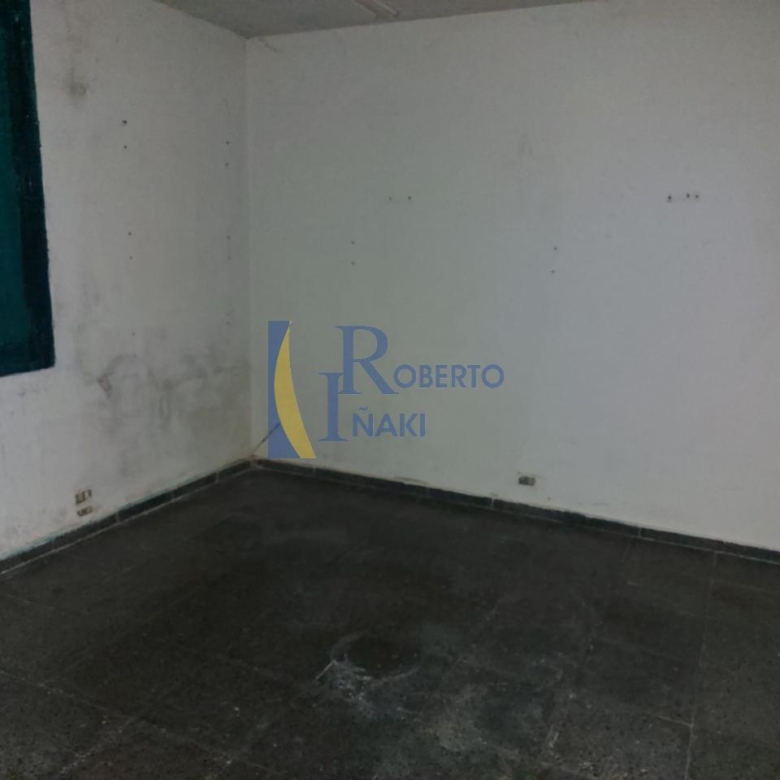 CASA CENTRICA CON LOCAL COMERCIAL