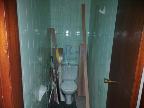 CASA CENTRICA CON LOCAL COMERCIAL