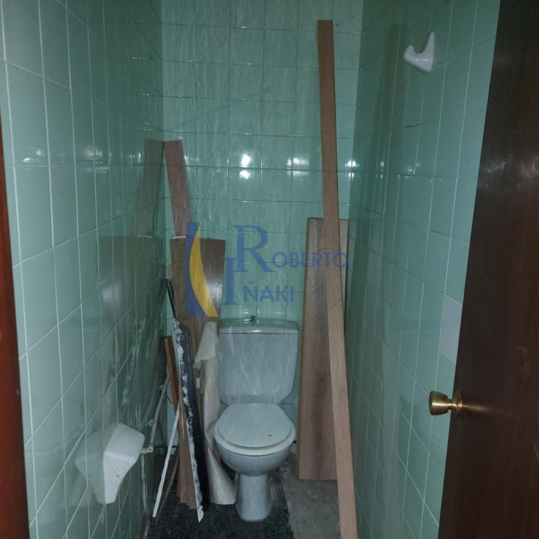 CASA CENTRICA CON LOCAL COMERCIAL