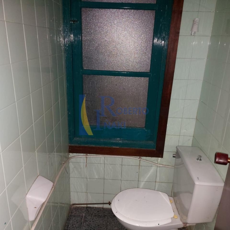 CASA CENTRICA CON LOCAL COMERCIAL
