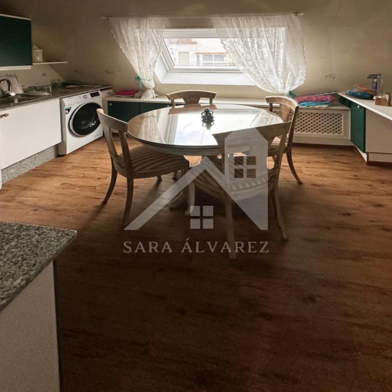 SE ALQUILA PISO LUMINOSO DE TRES HABITACIONES EN PLENO CENTRO DE PONTEVEDRA
