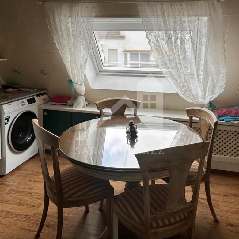 SE ALQUILA PISO LUMINOSO DE TRES HABITACIONES EN PLENO CENTRO DE PONTEVEDRA
