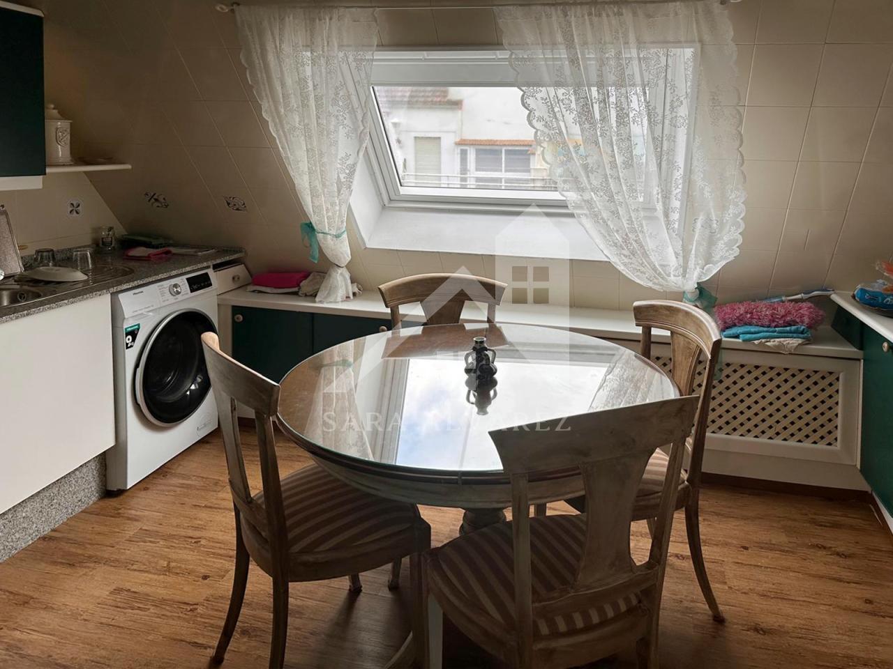 SE ALQUILA PISO LUMINOSO DE TRES HABITACIONES EN PLENO CENTRO DE PONTEVEDRA