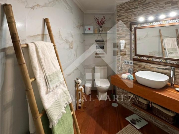 SE ALQUILA PISO LUMINOSO DE TRES HABITACIONES EN PLENO CENTRO DE PONTEVEDRA