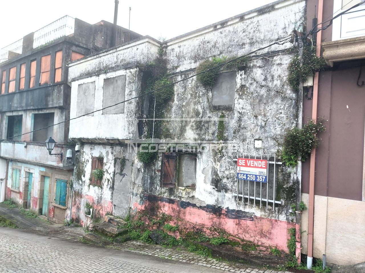 174055892984200039125_173010822445 Casa de 2 Plantas a Rehabilitar en el Centro de Corcubión