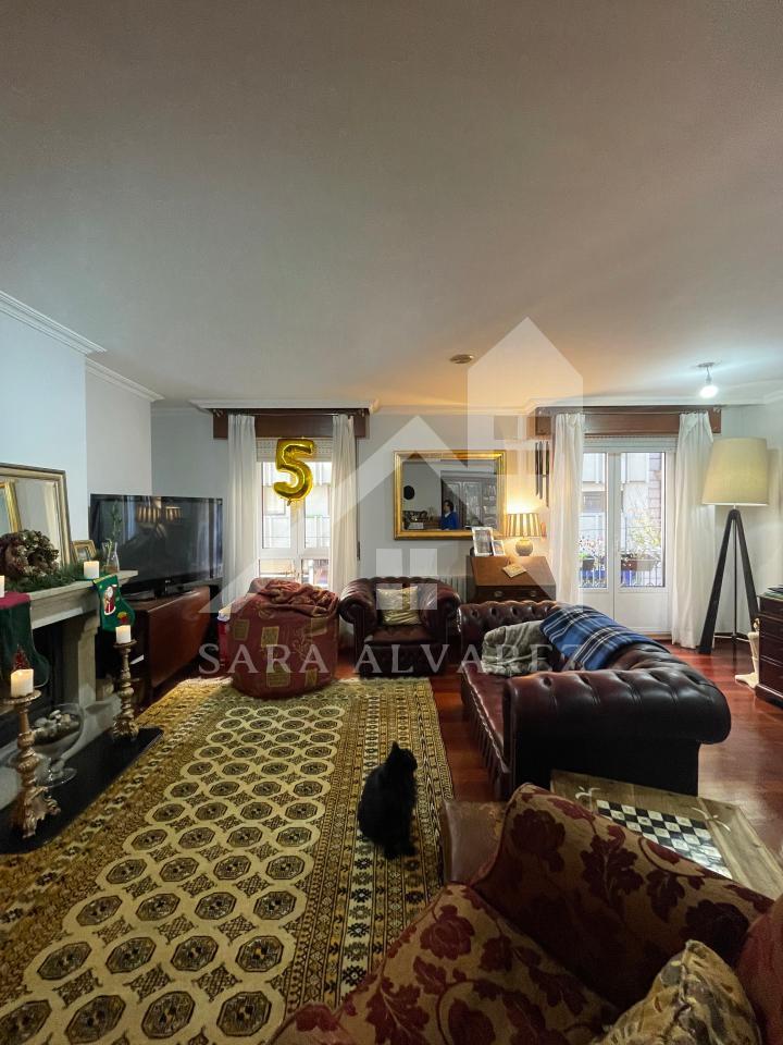 174130040723800150293_170366538633 SE ALQUILA PISO DE 4 HABITACIONES ESPACIOSO CON CHIMENEA EN ROSALIA DE CASTRO PRÓXIMO AL CENTRO