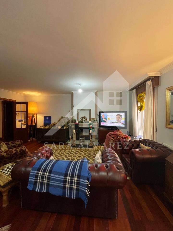 174130040892600150293_170366543813 SE ALQUILA PISO DE 4 HABITACIONES ESPACIOSO CON CHIMENEA EN ROSALIA DE CASTRO PRÓXIMO AL CENTRO