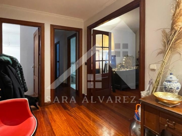SE ALQUILA  PISO DE 4 HABITACIONES ESPACIOSO CON CHIMENEA  EN ROSALIA DE CASTRO PRÓXIMO AL CENTRO
