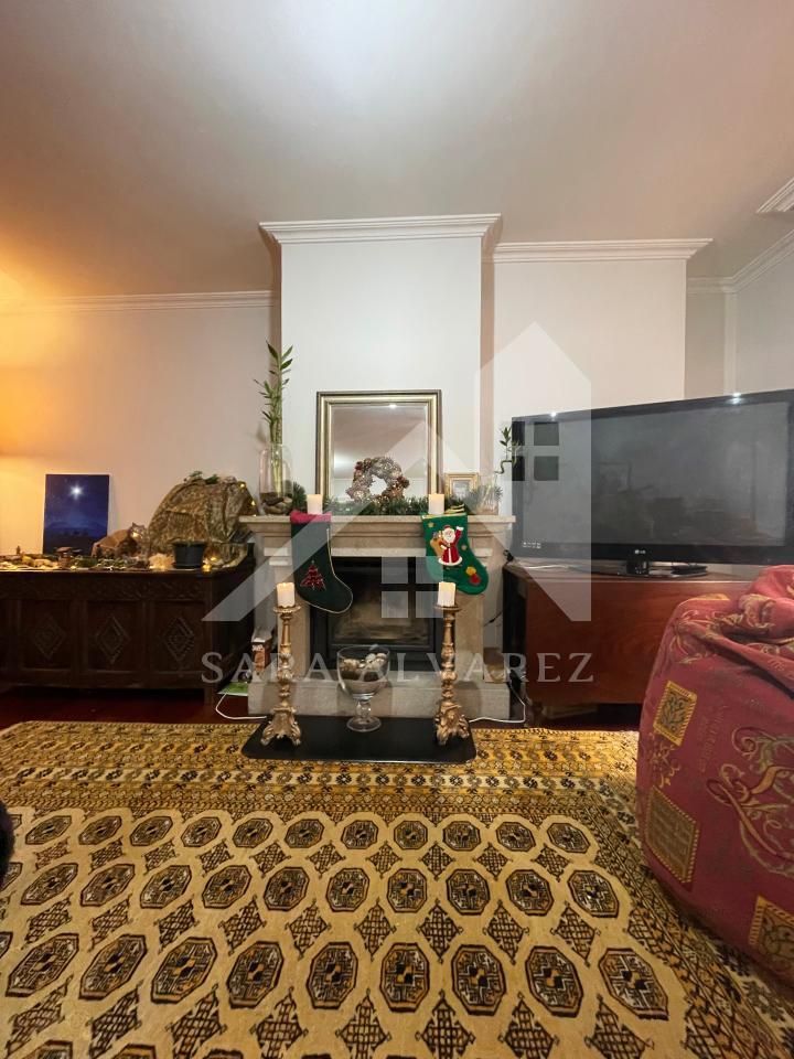 174130040986200150293_170366543103 SE ALQUILA PISO DE 4 HABITACIONES ESPACIOSO CON CHIMENEA EN ROSALIA DE CASTRO PRÓXIMO AL CENTRO