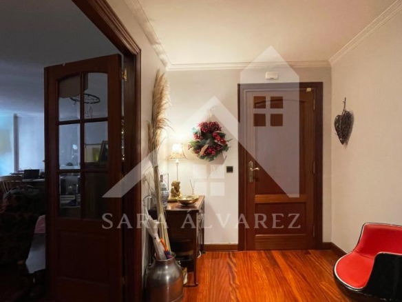 SE ALQUILA  PISO DE 4 HABITACIONES ESPACIOSO CON CHIMENEA  EN ROSALIA DE CASTRO PRÓXIMO AL CENTRO