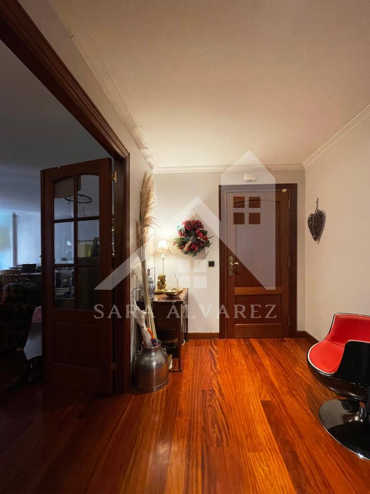 174130041064300150293_170366539718 SE ALQUILA PISO DE 4 HABITACIONES ESPACIOSO CON CHIMENEA EN ROSALIA DE CASTRO PRÓXIMO AL CENTRO