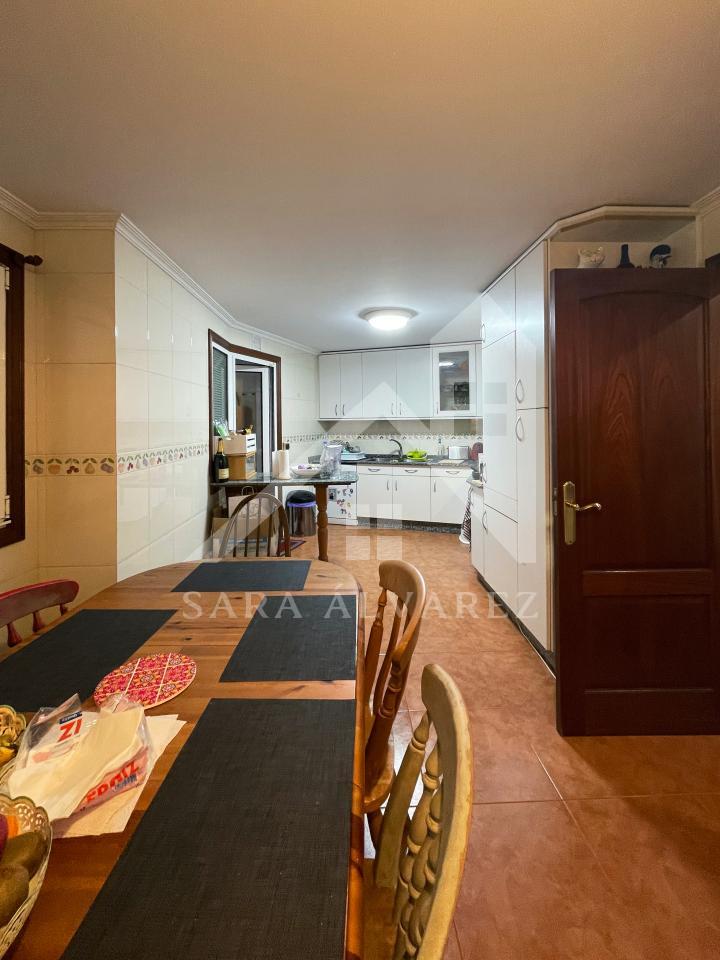 174130041163700150293_170366535362 SE ALQUILA PISO DE 4 HABITACIONES ESPACIOSO CON CHIMENEA EN ROSALIA DE CASTRO PRÓXIMO AL CENTRO
