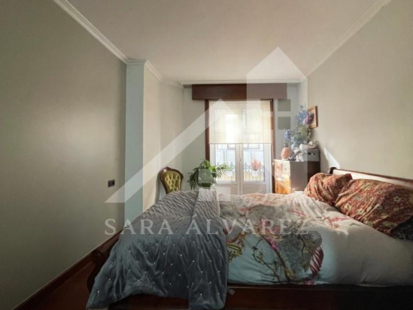 SE ALQUILA  PISO DE 4 HABITACIONES ESPACIOSO CON CHIMENEA  EN ROSALIA DE CASTRO PRÓXIMO AL CENTRO