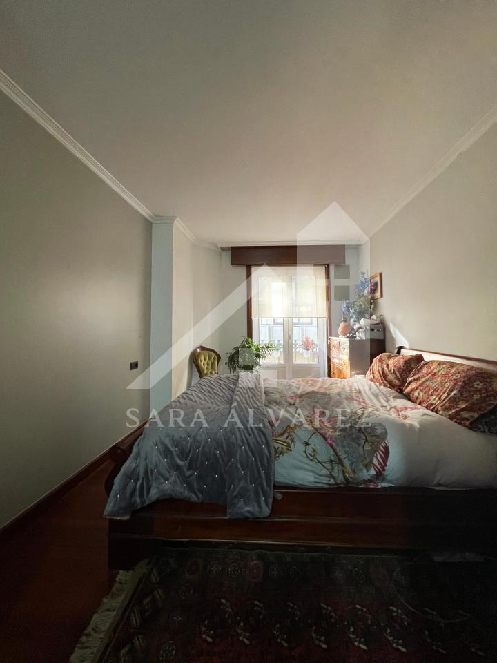 174130041187500150293_170366542408 SE ALQUILA PISO DE 4 HABITACIONES ESPACIOSO CON CHIMENEA EN ROSALIA DE CASTRO PRÓXIMO AL CENTRO