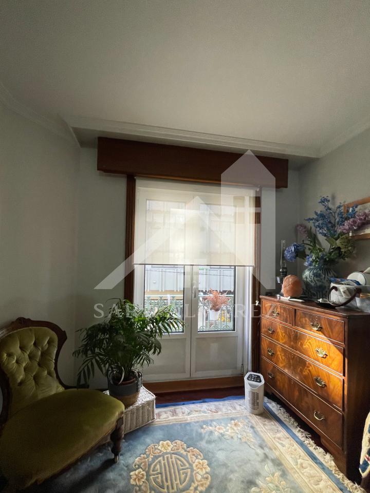 174130041225300150293_170366536465 SE ALQUILA PISO DE 4 HABITACIONES ESPACIOSO CON CHIMENEA EN ROSALIA DE CASTRO PRÓXIMO AL CENTRO