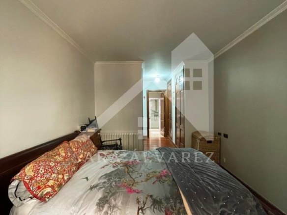SE ALQUILA  PISO DE 4 HABITACIONES ESPACIOSO CON CHIMENEA  EN ROSALIA DE CASTRO PRÓXIMO AL CENTRO