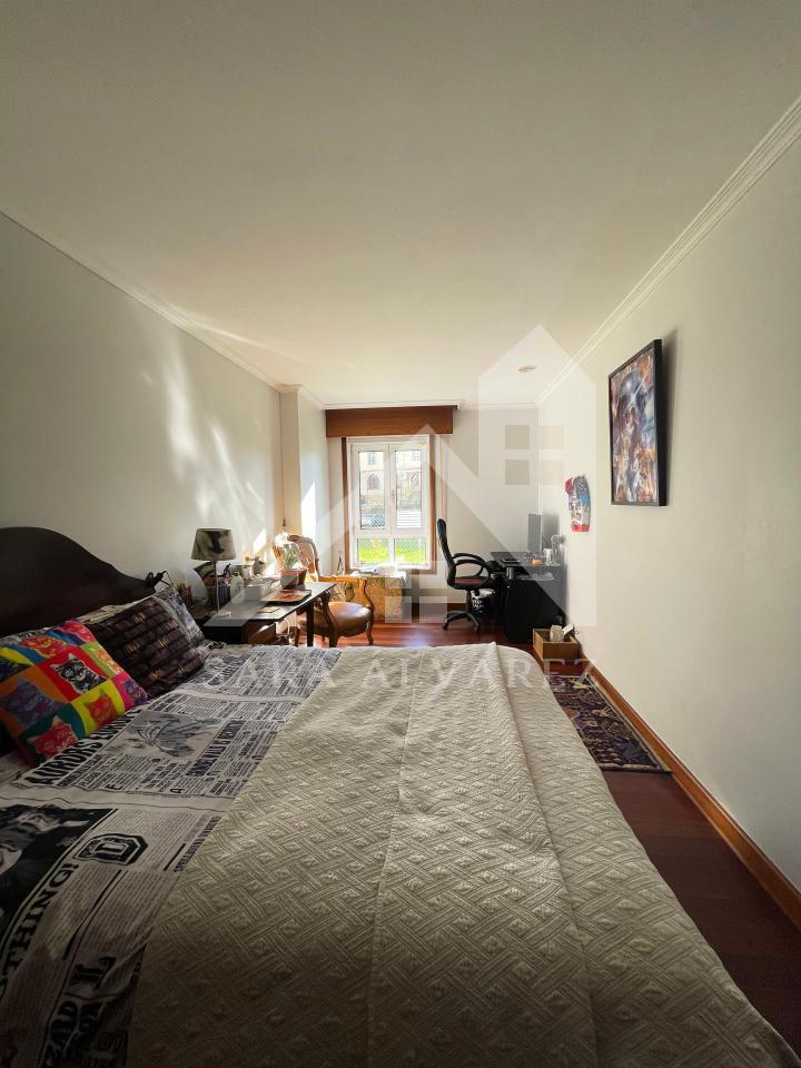 174130041415400150293_170366541341 SE ALQUILA PISO DE 4 HABITACIONES ESPACIOSO CON CHIMENEA EN ROSALIA DE CASTRO PRÓXIMO AL CENTRO